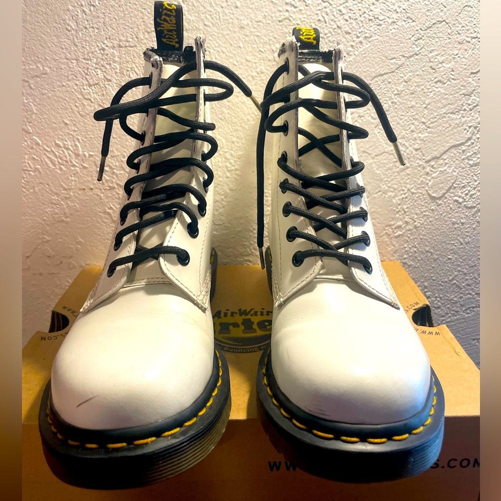 Dr. Marten’s. White w/ Black Laces. Leather. Women’s size 7.